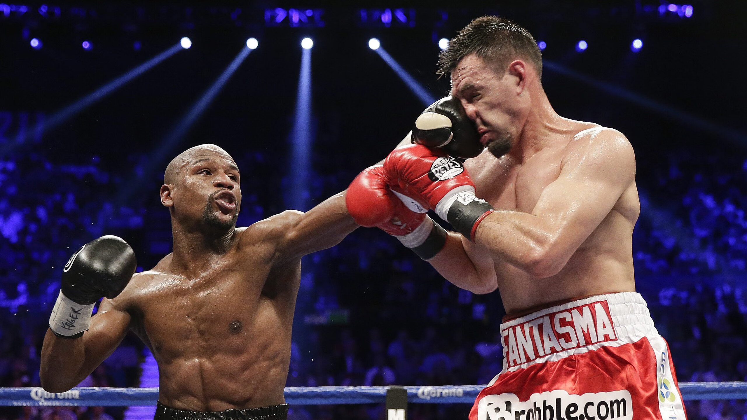 F1年度争冠焦点战，车坛国王完美收官，力压独行侠的逆袭之路